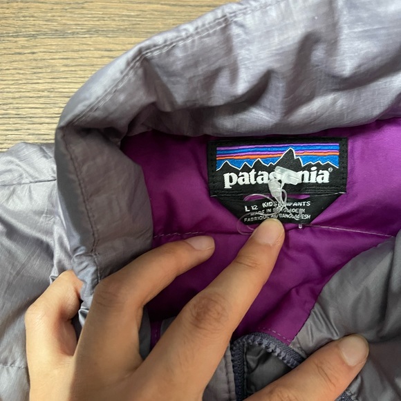 Purple Patagonia down jacket girls large or womens XS - Picture 9 of 9